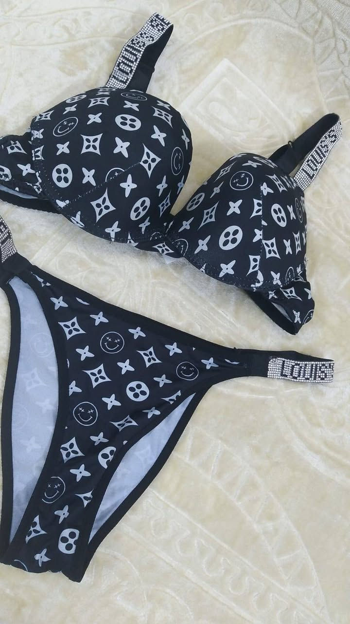 سيت فكتوريا.. الاصلي... سعر السيت ب5000 كل قياسات موجوده دبل سفنج واكو سفنج خفيفه وعظم موديلات اتخبل 
مكاني بغداد فقط خدمه توصيل لجميع بغداد


**إذا كنت صاحب هذا الإعلان وتريد حذفه لأي سبب، رجاءا أرسل رسالة إلى الدعم الفني**