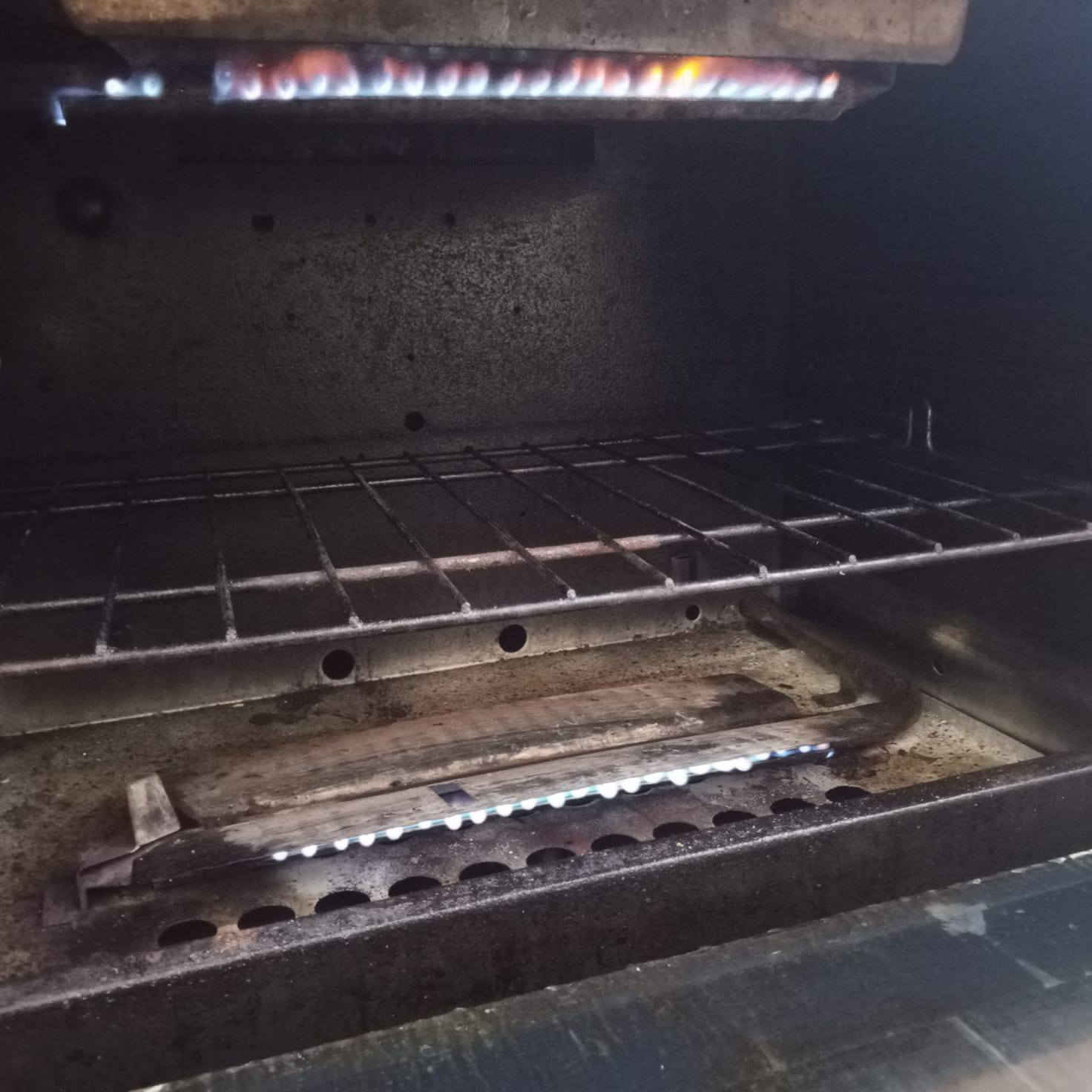 سلام عليكم طباخ نضيف للبيع للتصال السعر 150/ ***********
