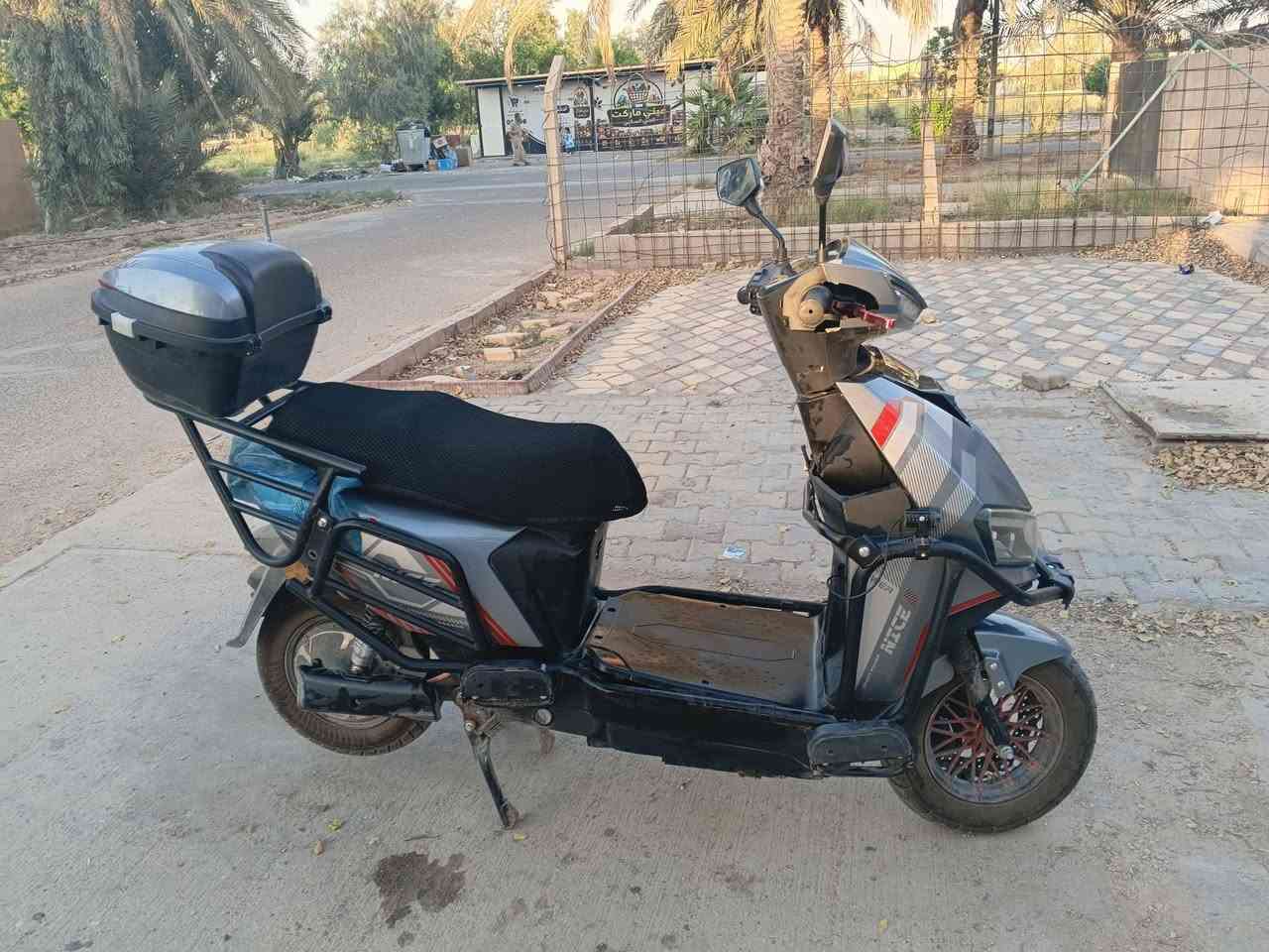 شبح ماسه للبيع
الدراجه جديده صارلي 3 اشهر من اخذته ومحافظ عليه 
والكشر نظيف وكهربائيات جديده وسويجين وملحقاته كامله وكارتاته IQ شغالات 
بيع مستعجل 
السعر:  650 وبي مجال للشراي
*********** 
بي واتساب

