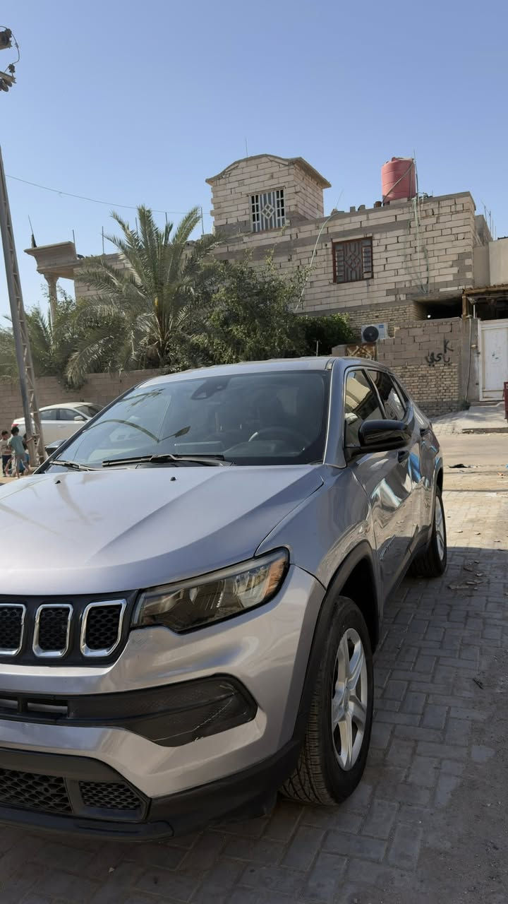 للبيع: جيب كومباس 2024 - بحالة ممتازة
جيب كومباس 2024 ضربه موضحه بلصور رقم فحص مؤقت مكان بصره - الطوبه والنخيله سعر 137 للاستفسار 
***********
المواصفات:
Jeep Compass 2024 :الموديل •
• النوع: SUV / جيب
• المحرك: 2.0L تيربو - 4 سلندر
• القير: أوتوماتيك 8 سرعات
• الدفع: رباعي AWD
• اللون الخارجي: [ابيض]
• اللون الداخلي: اسود
• المالك: مالك أول
المميزات:
• شاشة وسطية 10.1 إنش
• كاميرا خلفية
• حساسات أمامية وخلفية
• تشغيل عن بُعد
• نظام ملاحة
Apple CarPlay + Android Auto + بلوتوث •
• مكيف مزدوج
• مقاعد جلد (مدفأة)
• نظام توفير الوقود
• جميع الصيانات محدثة
• السيارة لا تحتاج لأي مصاريف
