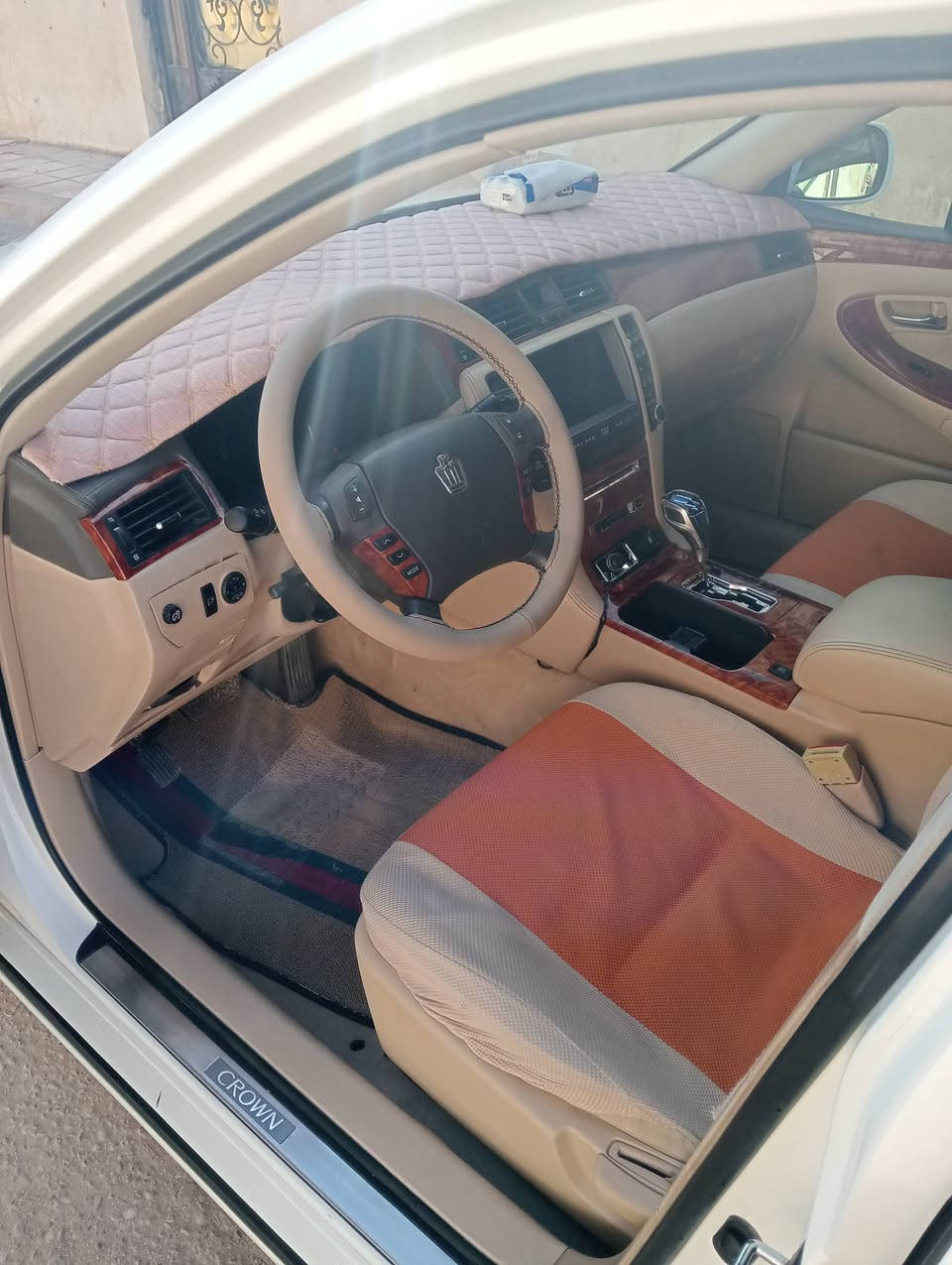 السلام عليكم البيع شاهينه حاويه كفاله عامه محجوز تسجيل بالمرور ذي قار شاصي 80 دكمتين *********** السعر 75 بيها مجال
