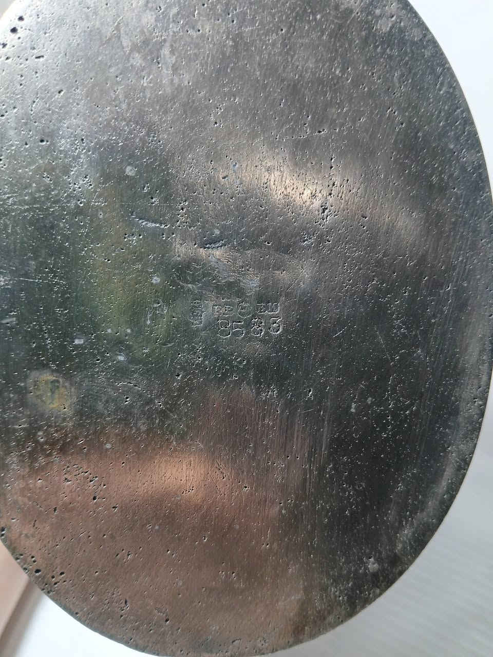 لوط "الزمن الجميل" - تشكيلة أنتيك نادرة وفخمة✨️
​🏺 محتويات اللوط:
​طقم ضيافة نحاسي (Vintage Brass): يشمل "دلة" عربية أصيلة بنقوش يدوية بارزة + 4 كؤوس نحاسية بتعتيق طبيعي ساحر.✨️
​مجموعة المباخر والمزهريات: تشكيلة متنوعة من النحاس الأصفر والأحمر المزخرف بآيات ونقوش إسلامية بديعة.✨️✨️
 القطعة المختومة (الأساس):
​طقم (براد + سكرية) إنجليزي أصلي🇺🇸: قطع ثقيلة وفخمة جداً، بنقوش بارزة وتفاصيل ملكية.✨️✨️✨️
​الدمغة: مختوم بختم المصنع✨️ الإنجليزي بالأسفل (واضح بالصور) لضمان الأصالة والقيمة. 🛡️
​ميني فازة: بورسلين كحلي ملكي "كوبالت" بلمسات ذهبية✨️✨️
​ولاعة "الطاووس": قطعة فنية فضية منقوشة بدقة عالية شغاله بتشرز♻️♻️
السعر [خاص]👌👌


**إذا كنت صاحب هذا الإعلان وتريد حذفه لأي سبب، رجاءا أرسل رسالة إلى الدعم الفني**