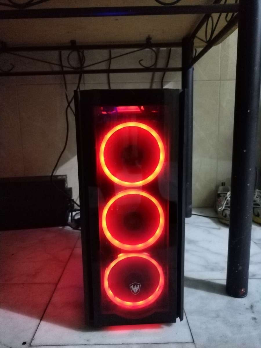 السلام عليكم تجميعه قويه بسعر جدا مناسب للبيع 

الكيس : 1660 SUPER 6GB 

ram 16 

m.b asus p9d wd 

I7 4770 3.4 

هارد ssd 128 

وهارد ميكانيكي 1.5 تيرا ونص 

بور سبلاي msi 650W 

كيس بحاله ممتازه والاداء والحراره كدامكم 

الشاشه فورتكس جديده مصار الها شهر يمي 165 هيرتز الوانها عالم ثاني اجمل شاشه جربتها بحياتي كارتونتها موجوده 

يو بي اس 1500 ايضا جديد صارله اقل الشهر ينطيك 45 دقيقه الى ساعه لعب متواصل كارتونته موجوده 

سعر الكيس 375 الف فقط وماكو هيج مواصفات بهيجي سعر لاكني متوازي شويه لا اكثر ولا اقل 

سعر الشاشه 125 الف 

اليو بي اس 50 الف 

لماوس ولكيبورد ريد دراكون اصليات ولسماعه عاديه مو ماركه معروفه 

سعرهن 45 الف 

مكاني بغداد بلديات 

***********
