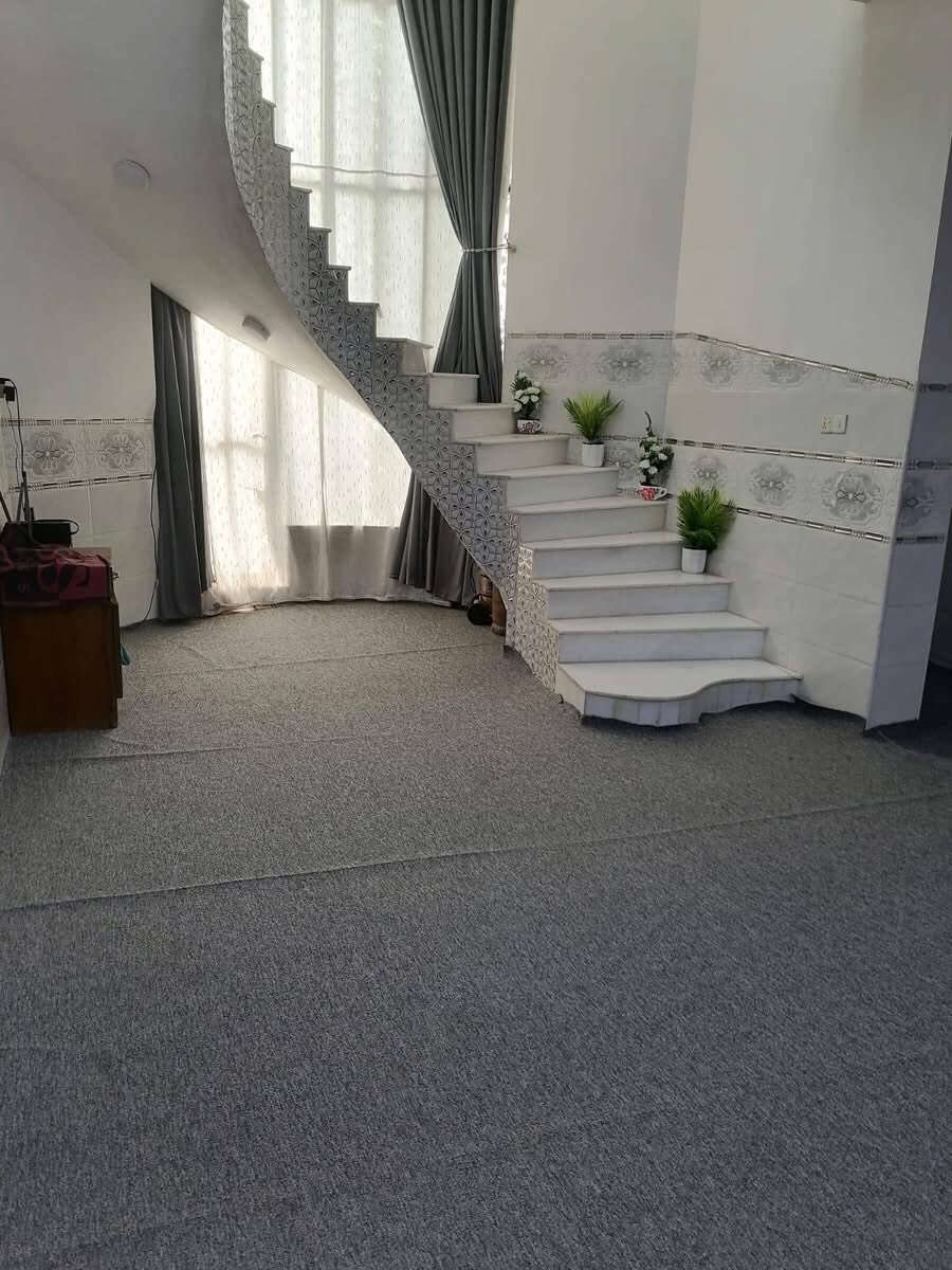 يا الله  بيت للبيع طابو ملك صرف مساحه ٣٥٠م  مع فضله ٩٠م  المجموع ٤٤٠متر يحتوي على غرفتين وصاله ومطبخ حار وبارد وصحيات واستقبال وطارمه وحديقة خارجيه  العنوان طوريج نهاية شارع اربعين خلف المدرسه الجديده وخلف حي الصناعي بناء 2025 للأستفسار  عن السعر وباقي التفاصيل ✅ ***********
