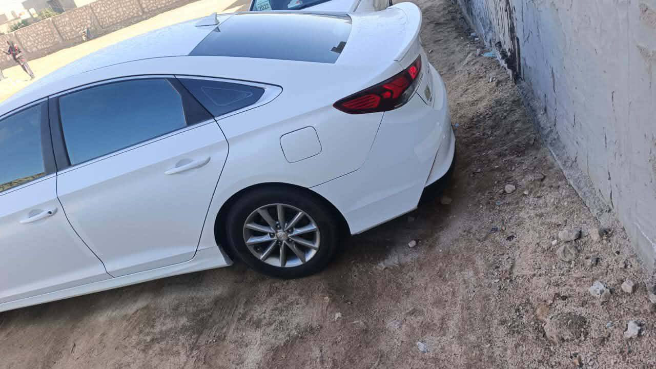 سلام عليكم  سوناتا 2019امريكي سياره  بيها صفحه محرك وكير  وحداديه خير من الله ملاحضه سياره لا متجايه ولا مكلوبه اثر حادث  نصبغت  تفاصيل أكثر واتساب *********** سعر 117بيها مجال
