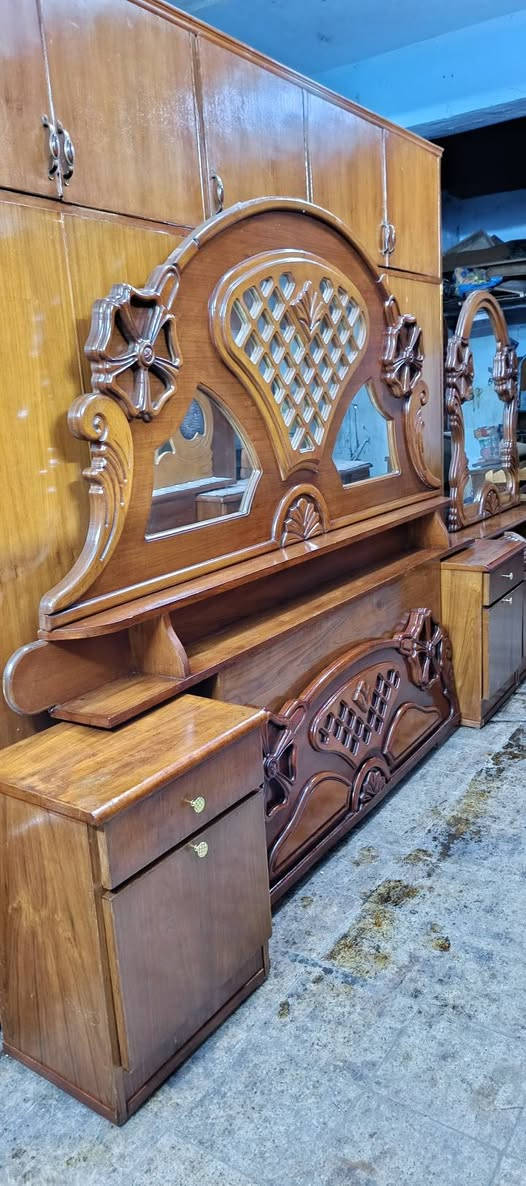 غرفة ٥باب صاج ملحق شغل ثقيل جدا نظيف توصي ظهر جمبر جاهزة السعر ٤٧٥ قفل تواصل خاص ***********
