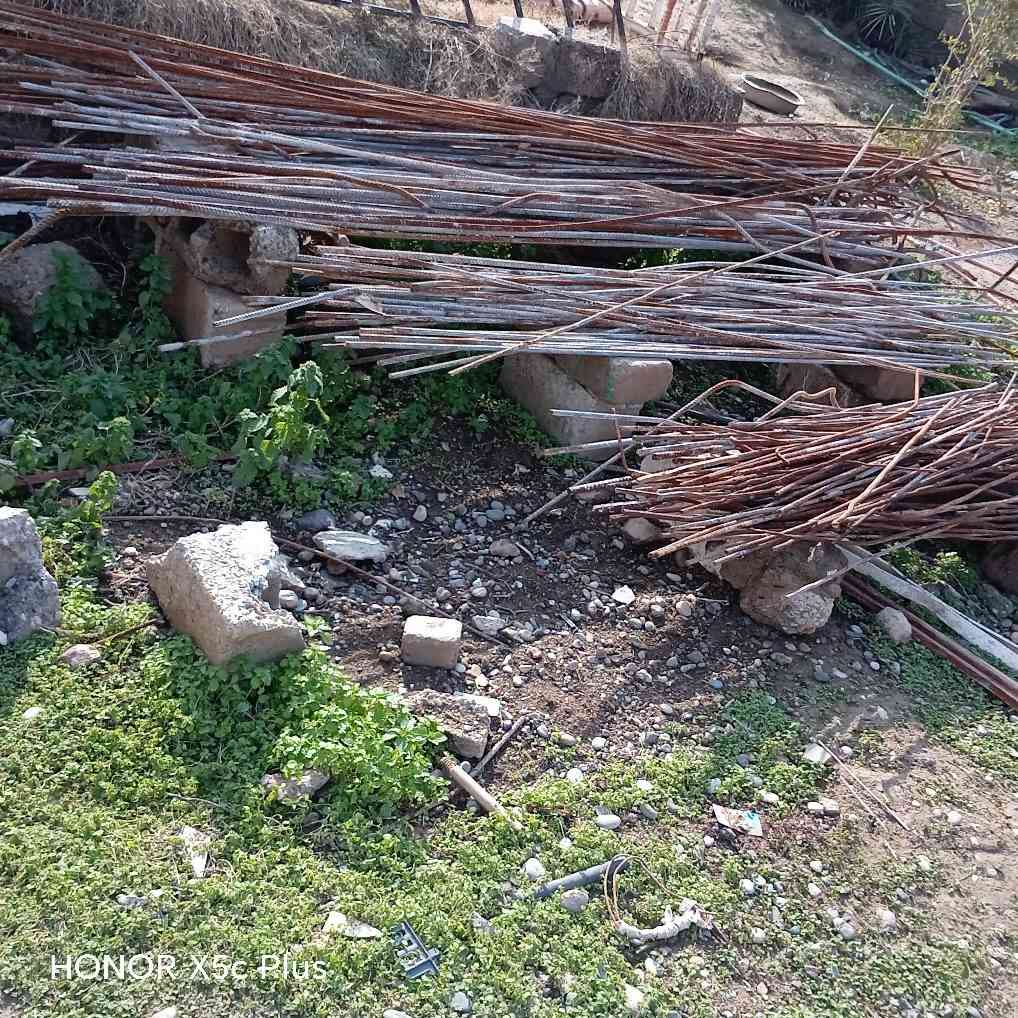 للبيع شبابيك وبوب بلاستك وحديد مستخدم وجديد وقمريه 3 ب5 متر وحديد مال صب من ال4 متار 1 عدد 185 شيش اتصل على الرقم *********** مكان في الشرقاط الساحل الأيسر عويجيله ما ارد خاص
