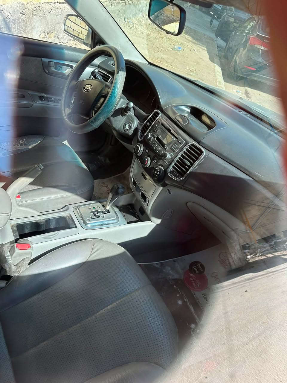 اوبتما ٢٠٠٧
تبخير خفيف بالمحرك 
جراد ببعض الاماكن مثل ممبين بالصور
صدر امامي جديد بس خلفي يحتاج تبديل
محرك ٦ سلندر دوش
تبريد ثلج حتى بلازدحام
بس يحتاجلها شوي ترتيب السيارة متروكة

مكاني بغداد
سعر ٦٥ وبيها مجال 
***********

