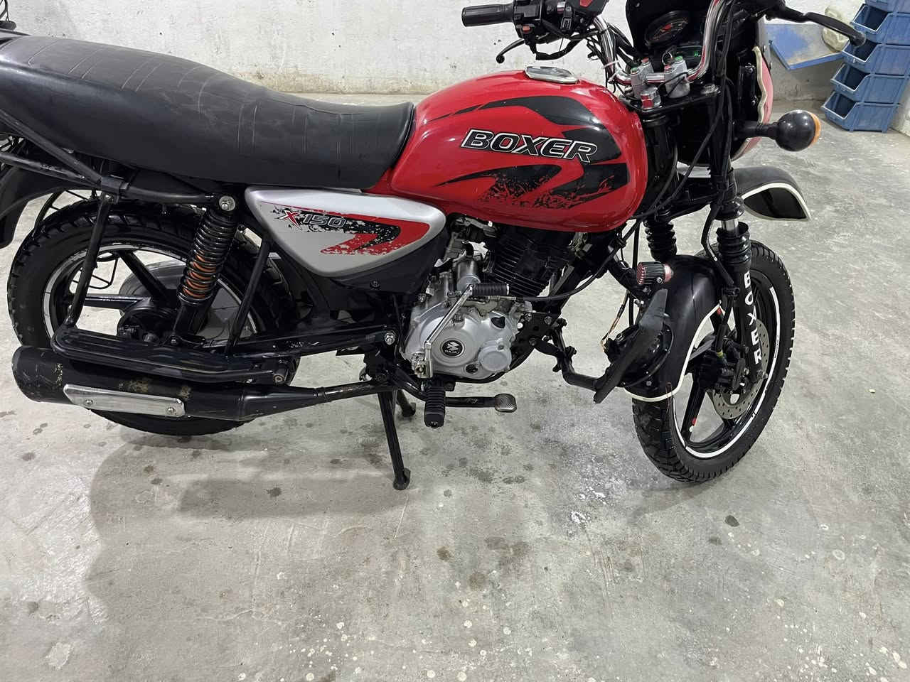 سلام عليكم دراجه بوكسر مرقم تحويل ثاني يوم موديل الدراجه2020 كفاله عامه مكان بغداد الحسينيه الراشديه السعر1600-***********
