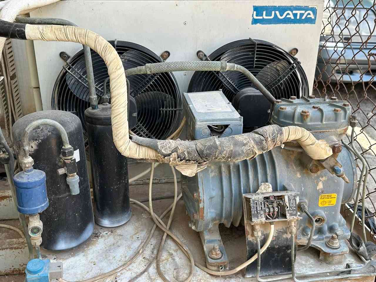 حاويه 6 متر للبيع سندويج 10 بيها جهازين بطحي 7 ونص و6 مكانها ناصريه  ***********
