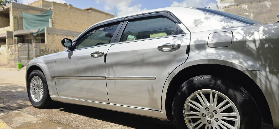 السلام عليكم كرايسلر s300 مكينة 3500   بدون حادث فقط كلير بل جاملغ الخلفي و التكمه اثر جراد ماشيه 230 رقم نينوى بأسمي مكانه بغداد 
طخم تاير جديد
 حداديه جديده 
   تبريد ثلج 
منظومة زنون ٣ وضعيات 
منظومة غاز 110 لتر 
شاشة + كامره 
عليه ادامة بلكات ونوزلات جديد 
السعر 120 
***********
