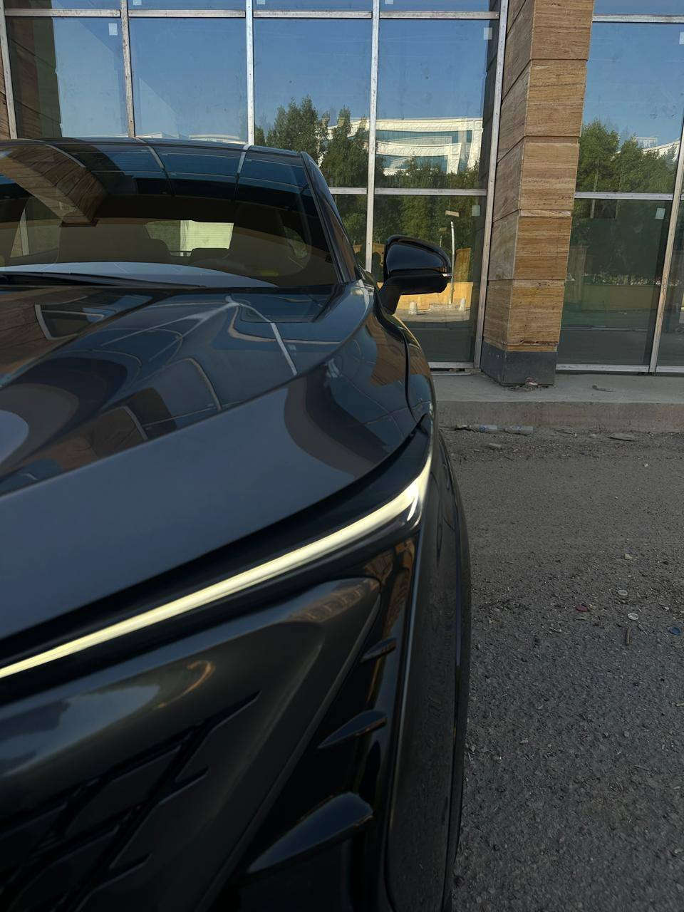 ‎السلام عليكم
‎شانجان يوني تي 2024 
‎ماشيه ١٢ الف بعده زيرو 
رقم بغداد لون مميز 
بعده بضمان الشركه
‎بمحرك 1.5 L تيربو 
‎السياره فووول مواصفات فول 
‎بصمة 
‎جلد 
‎ركن ذاتي 
‎قيادة ذاتيه 
‎بانوراما 
‎شاشة عرض وشاشة اعطال 
‎قطعتين تبريد 
‎تحكمات ستيرن كامل 
‎كشنات كهرباء بنظام خزن ميموري 
‎كاميرات 360 درجه 
‎شاحن لاسلكي 
‎ثلاجة 
‎جنطة كهرباء 
‎محاكي تنفيذ الاوامر الصوتية 
‎وهواي مواصفات بعد بيها 
السياره اقساط الياخذه يكمل اقساطة
دافع مقدمه للشركه ١٤ مليون ومصل للشركه ٣ يعني واصل للشركه ١٧ مليون باقي عليه ٢٥ مليون وعارضيه ب١٢ ونص وبيه مجال بسيط لان السياره لوك جديده جديده للاستفسار الرقم ***********
