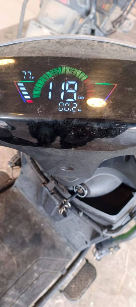 السلام  عليكم  ...
دراجة سكنس 
موديل2025 او 2026 
أشاير  لد 
لايتات  زنون   رماش وثابت 
 كشافات زنون 
 الحاجب  لد متغير 
حساسات 
درع حديد  
6 بطاريات 
تايرات  حجم  كبير  
صندوق  خل
الدراجة بصمة وسويج 
ماصار شهر من ماخذهه  
البطاريات عالفحص 
الدراجة  كاملة مكملة ومابيهه  اي نقص  
السعر  900  الف  وبيهه  مجال للشراي  
الشراي  بعيني اخلي


**إذا كنت صاحب هذا الإعلان وتريد حذفه لأي سبب، رجاءا أرسل رسالة إلى الدعم الفني**