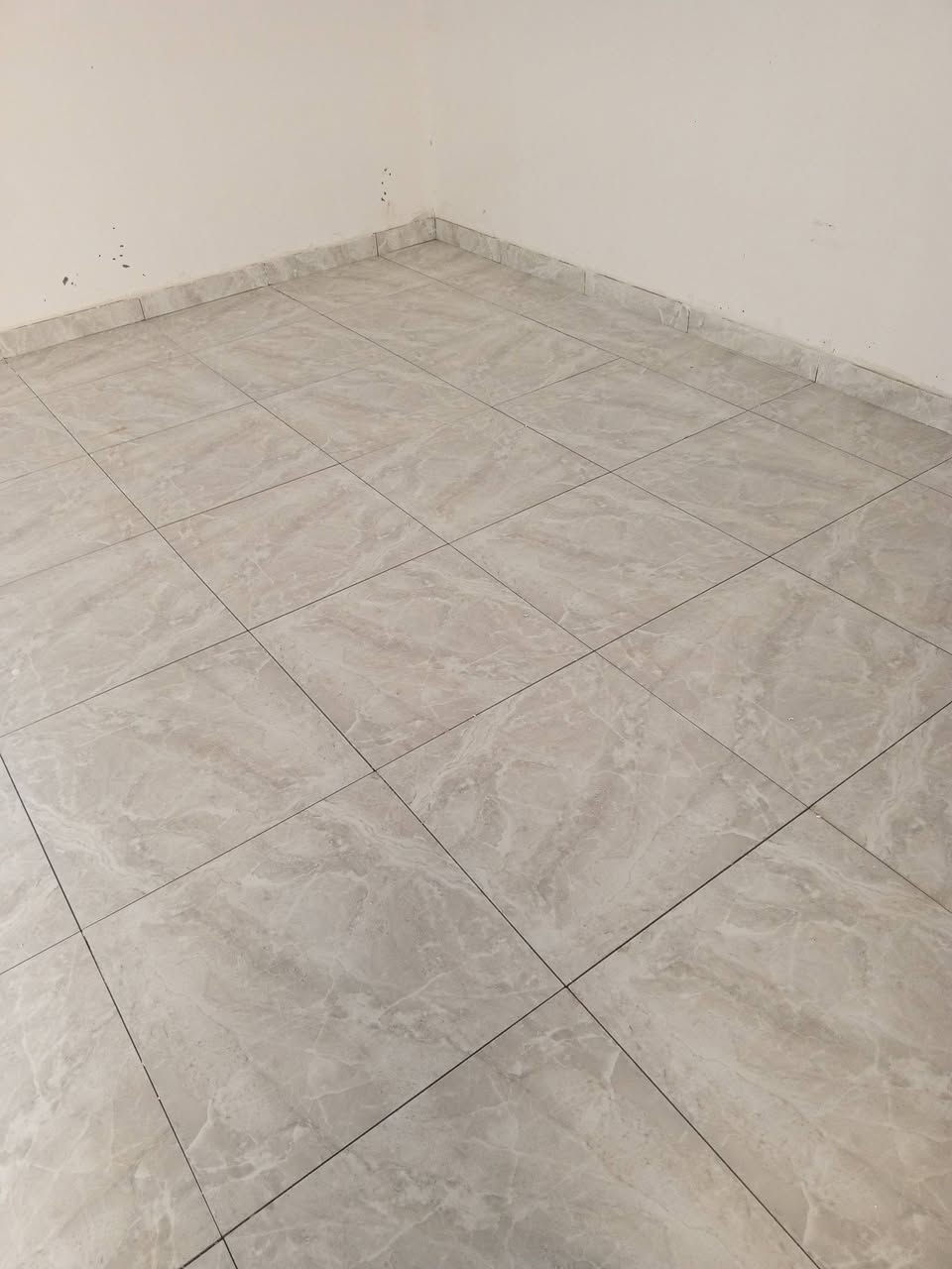 خلفه سراميك متفرغ حاليأ 
التواصل *********** وتساب
