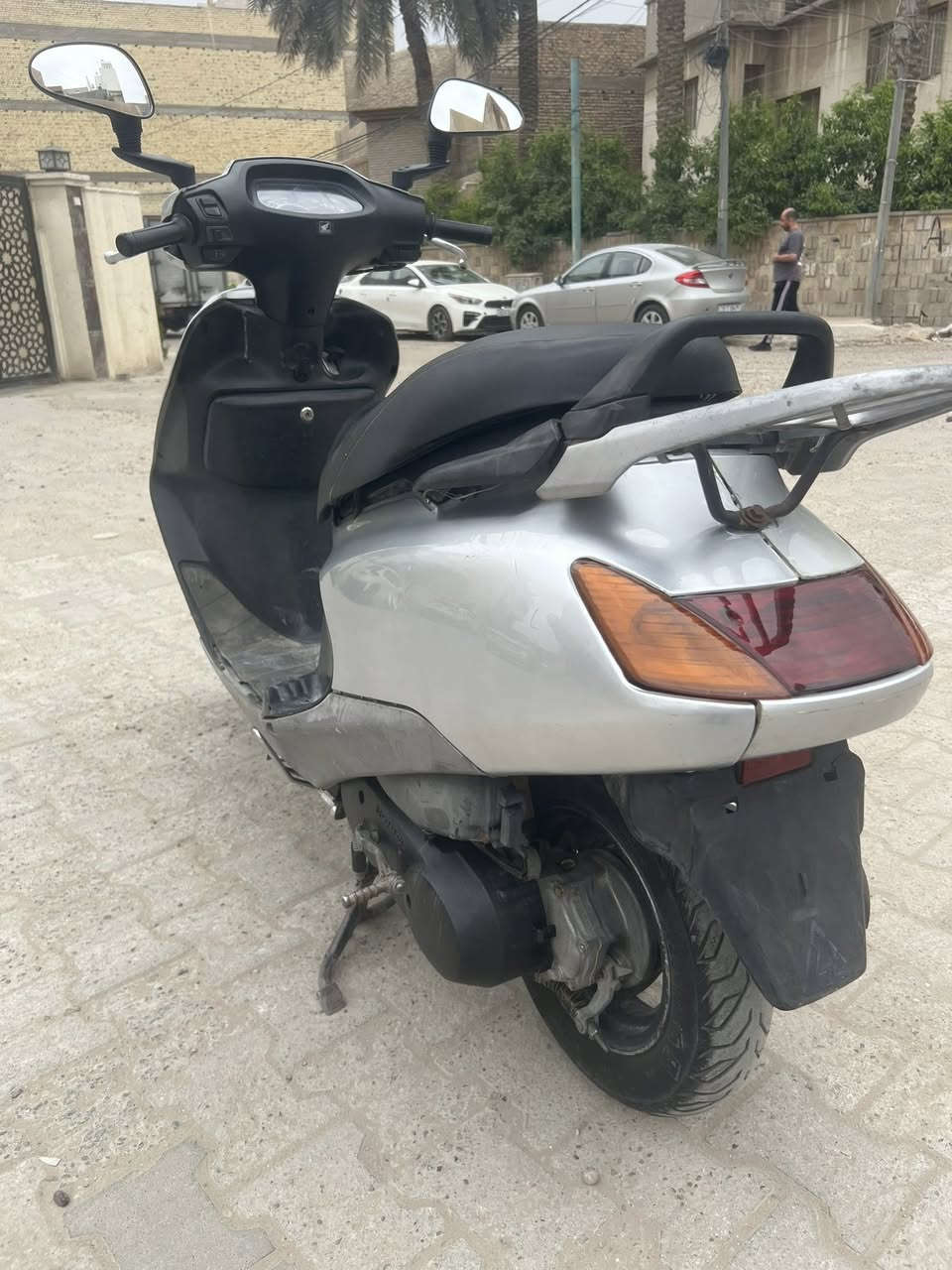 السلام عليكم 
سبيسي للبيع دراجه بلاديه نضيفه مابيها نواقص محرك ناعم كهربائياتها كلها شغاله نكره سلف بكل وقت يرادلها فقط باتري السعر 500 وبيها مجال مكاني الاعظميه رقمي ***********
