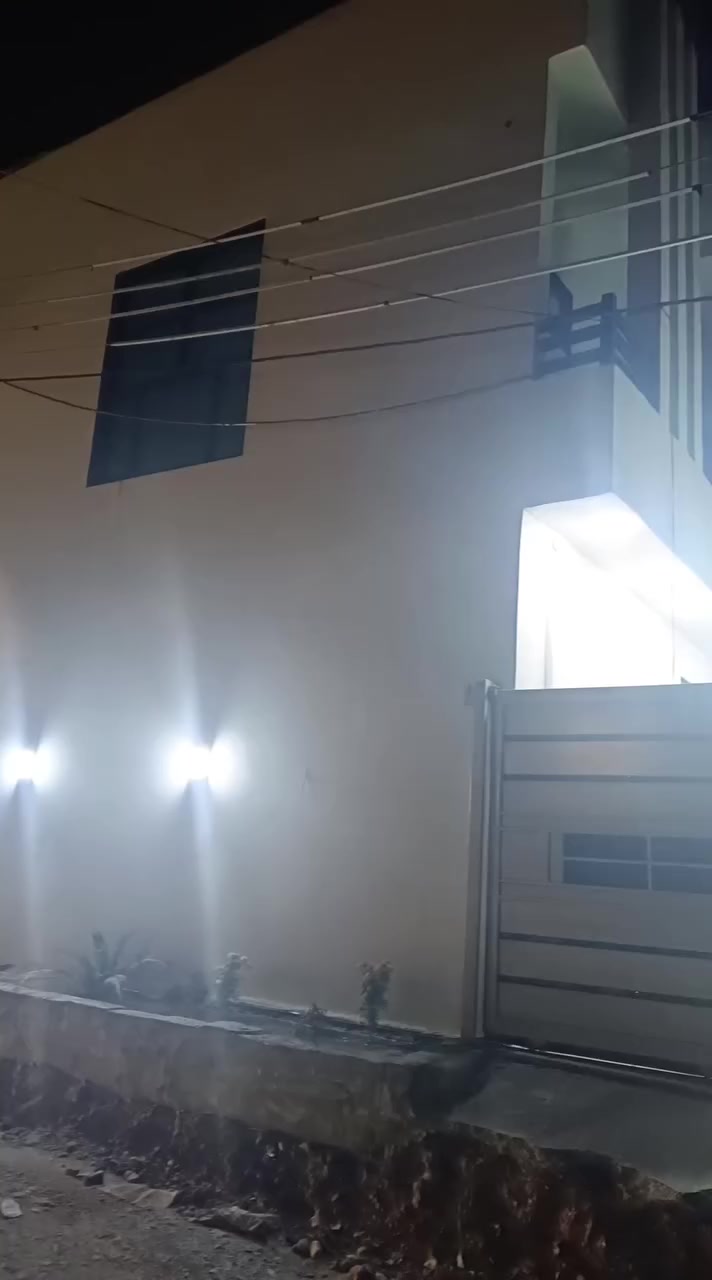 دار للبيع طابقين مساحة 100 متر مربع 10/10يحتوي على غرفتين نوم واستقبال وصالتين  وسطحين ومطبخ وصحيات درجه اولى منطقة ام العظام قرب الشارع العام 50متر يبعد السعر 100وبي مجال الاتصال على الرقم ***********
