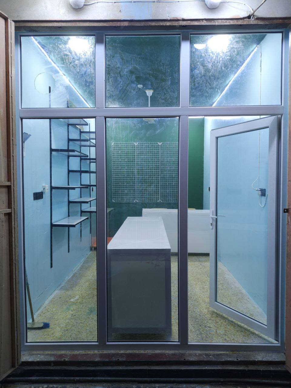 👋🏻سلام عليكم...(للبـــــــيع)... 💯 مال جناي
ما صارلهن 3 شهر. شوفة عينكم.. 

1️⃣🌿واجهية محل جام خانه pvc... درجة اولئ. 

ارتفاع 375.... والعرض 4 امتار... مع جام 6 ملم. 

💯💯السعر 350 الف وبي مجال...وهم ارتبها الك. 

2️⃣ميز جام للعرض... ارتفاع متر وشويه. 

والعرض متر وشوية. 

➗السعر 50 الف.  قابل للتفاوض. 

3️⃣ميز حديد شخصيا استعملته للكاشير.. لن نضيف ومرتب بي رف داخلي. 

الطول  اقل المترين بشويه. والارتفاع متر وشوية . 

➗السعر 65 الف قابل للتفاوض.

العنوان كربلاء المقدسة.

 للتواصل واتساب/اتصال. 

***********
