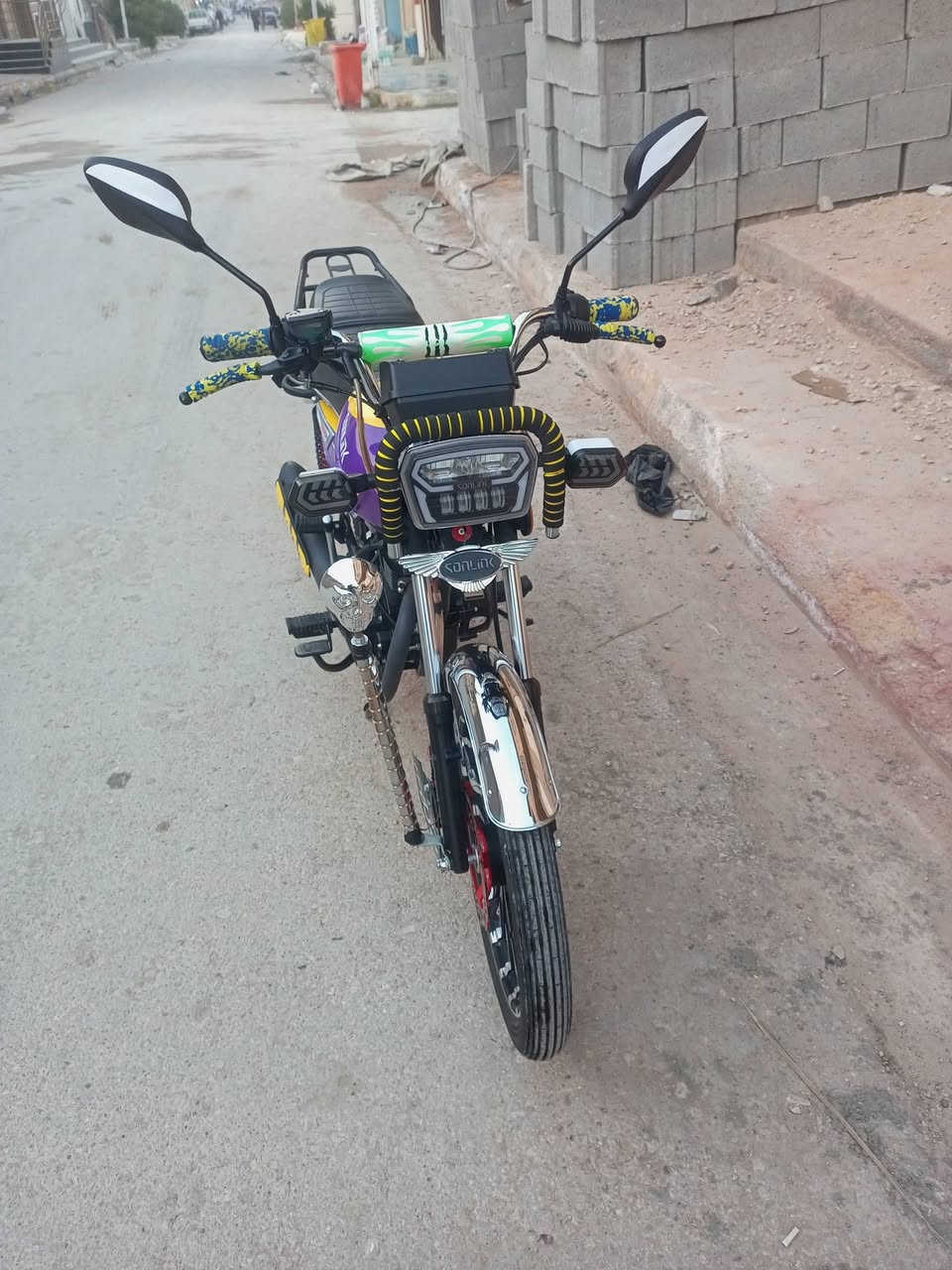 السلام عليكم معروضه دراجه للبيع او مراوس حسب القناعه موديل 24 محرك 200 زنجيل***********
