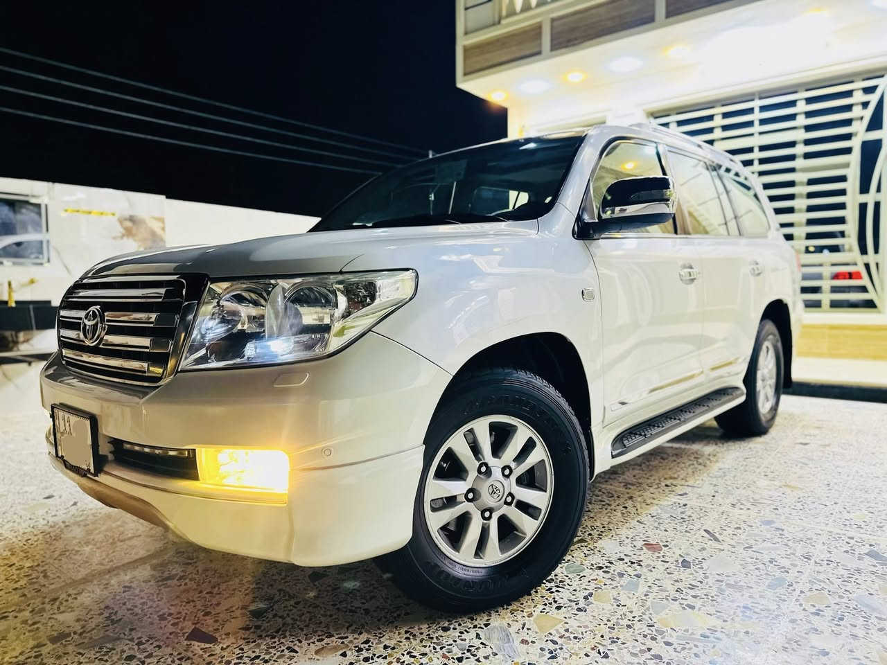 يالله
السلام عليكم لاندكروز 2011 ستينيه اصل V6  كشنات بقلاوه رقم بغداد الجديد باسمي هزه وفحص وسنويه كله جديد مكينه وكير وحداديه كله مكفول مامفتوحات بشرط الفحص تخم تاير جديد السياره مكفوله كفاله عامه بيه بارد مكانين على كد شبر وممبين  باقي كله مكفول 
الموصفات
كشنات بقلاوه جلد +ثلاث حركات 
شاشه 
كامره 
فتحه سقف 
بصمه +بصمه ابواب 
يدات نيكل 
ماشيه178 حقيقي 
مري كهرباء +اشاير بل مري 
حساسات امامي خلفي 
تحكمات ستيرن جهتين 
بعد بيه هواي موصفات معروفه مواصفات الستينيه فول 1/1 السعر (318) وبيه مجال مكان بغداد الستفسار (***********)
