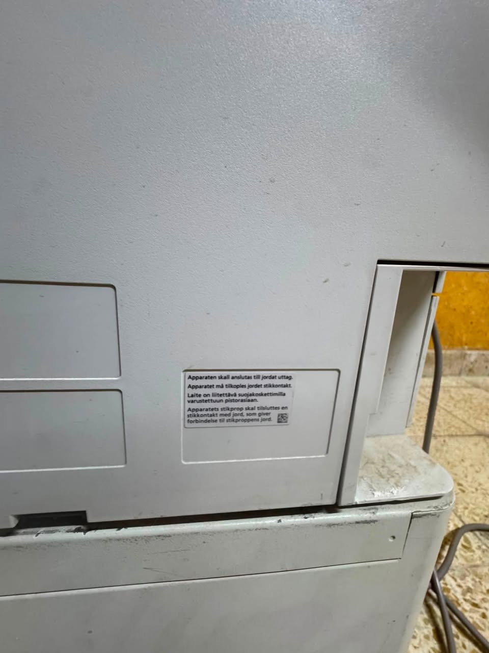 جهاز استنساخ للبيع كلش نضيف بي حبر ومعه احبار اضافيه ***********
