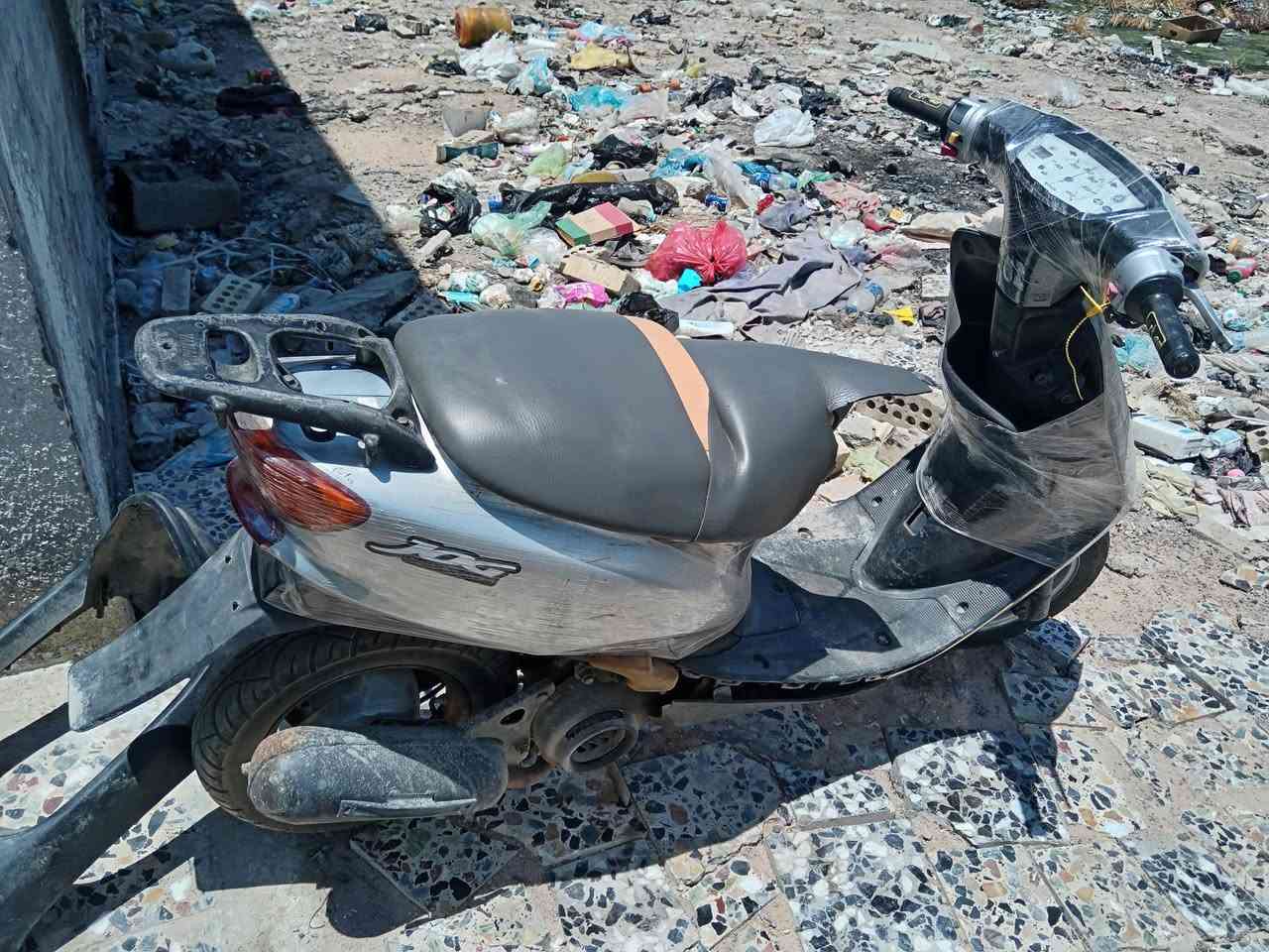 السلام عليكم عصفوريه دراجه نضيفه مكينه بلاديه ممفتوحه نقصها باتري تعبان او تنظيف كابريتر مكاني غزاليه سعر ١٥٠ هاتف ***********
