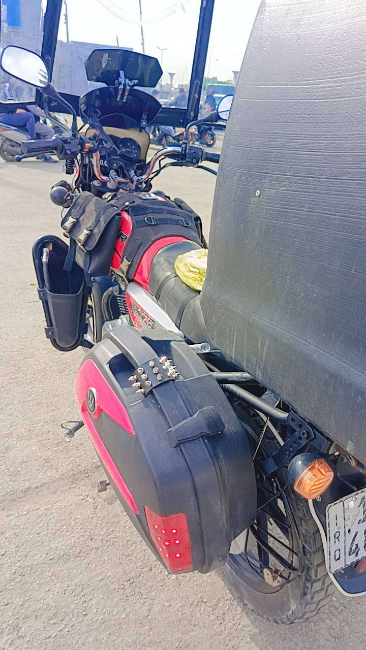 السلام عليكم بوكسر للبيع مديل23نضفيه ولا ملعوب بيها رقم وسنويه رقم بغداد انكليزي تحويل نفس اليوم او ثاني يوم والدراجه نضيفه كلش سعر 2700 عنواني بغداد الشعب 
***********
