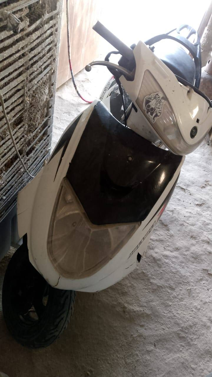 سلام عليكم دراجه سكنس والمكينه ماكس النضافه شوف عينك مكينتها يمكن كايمه لئن الهندر واكف ابيعه عله هاي الحطه 
السعر اتصل عليه وبيك خير وتدلل
الرقم ***********
