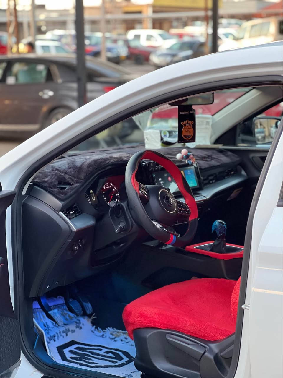 مجي جيتي ٢٠٢٥ گير عادي سه ياره كه ١١٠٠٠ هه زار رؤشتوه. هيچي پيوه نيه سه ياره كه به ناو خؤمه وه يه ٤ ويلو تايه ي سپؤرتي له ژيرايه كامل جوانكاري بؤ كراوه  له ده رو ناوي  سليماني *********** السليمانية, العراق
