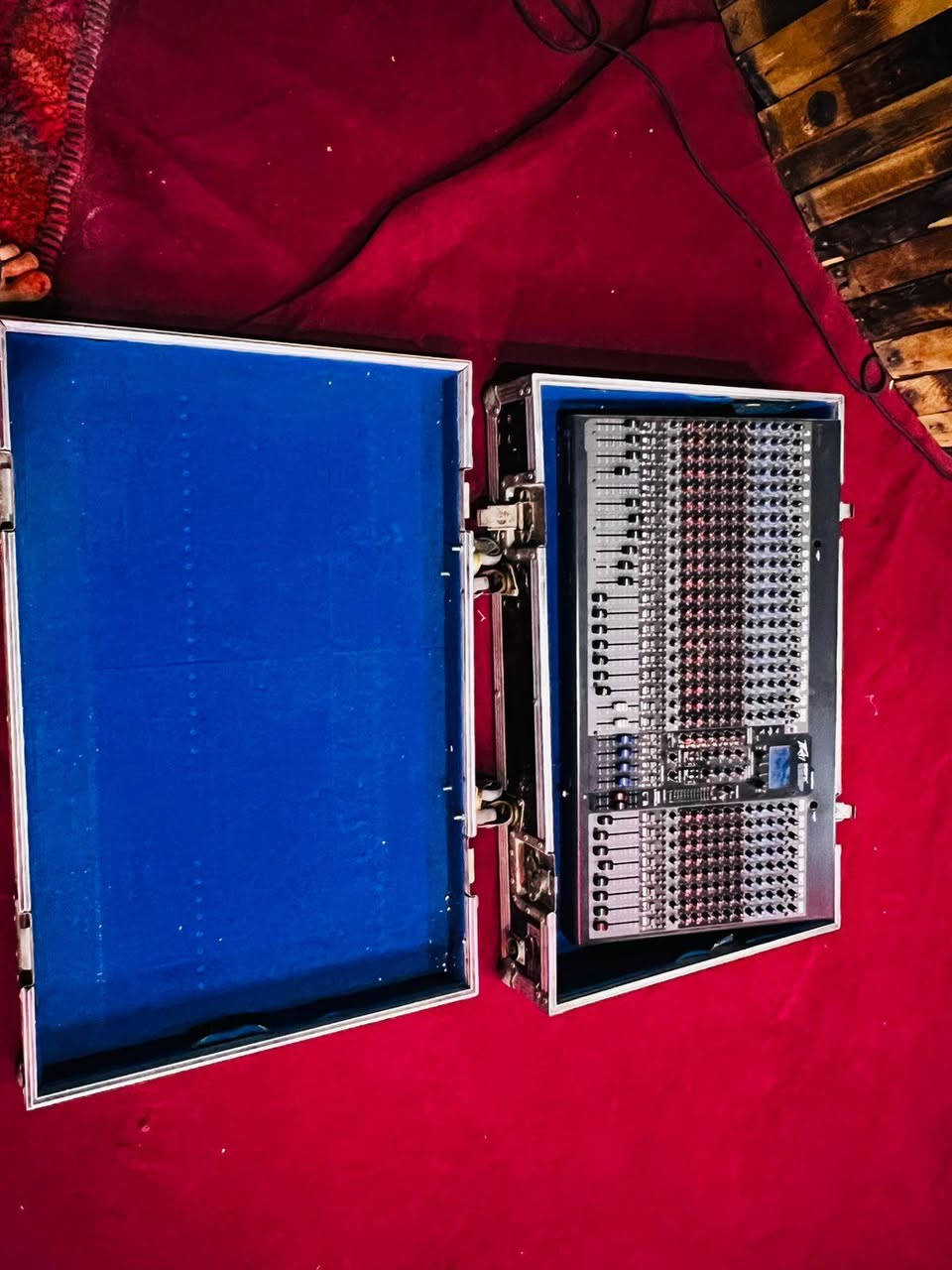 السلام عليكم بيع مستعجل   كل الموجود ٥٠٠ الف  بس الجهاز الدينكور بي خلل بصيط  للتواصل    ***********  ابو زيد العزاوي   عنواني بابل
