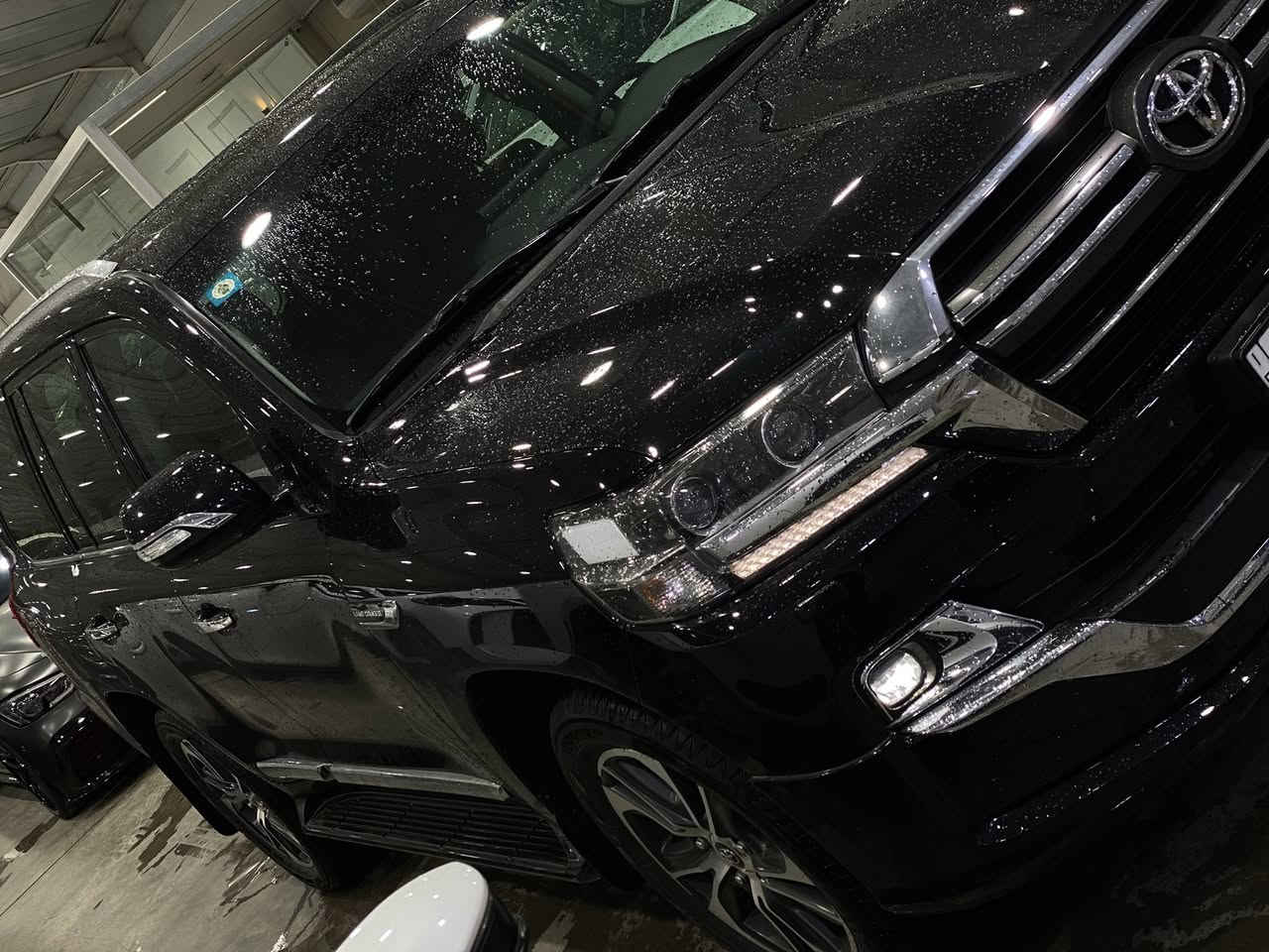 تويوتا لاندكروز 2020 كراند تورنك V8 ثمانية سلندر ماشية 58 الف كيلو فول 1/1 ومغلفة PPF السيارة كلش جديدة على وضع الزيرو  ومكفولة كفالة عامة 
ومفحوصة سونار وابيع شرط سونار و
محرك وكير كذلك كفالة عامة و  كلش 
جديدة و السعر هو 56000$ الف دولار
او 560 ورقة وبيه مجال ومكاني بغداد
ورقمي للاتصال هو ***********
السيارة بصمة و سلايد وصندوق كهرباء
لايت زنون و LED وبلوجكتر زنون وداخل
قرميدي وكراسي جلد كرسي سائق 3دكم
و كرسي راكب كهرباء دشبول لكزز و ال
شاشة كبيرة ودبل ماوس وثلاجة ومحرك
8 سلندر حجم 4600
