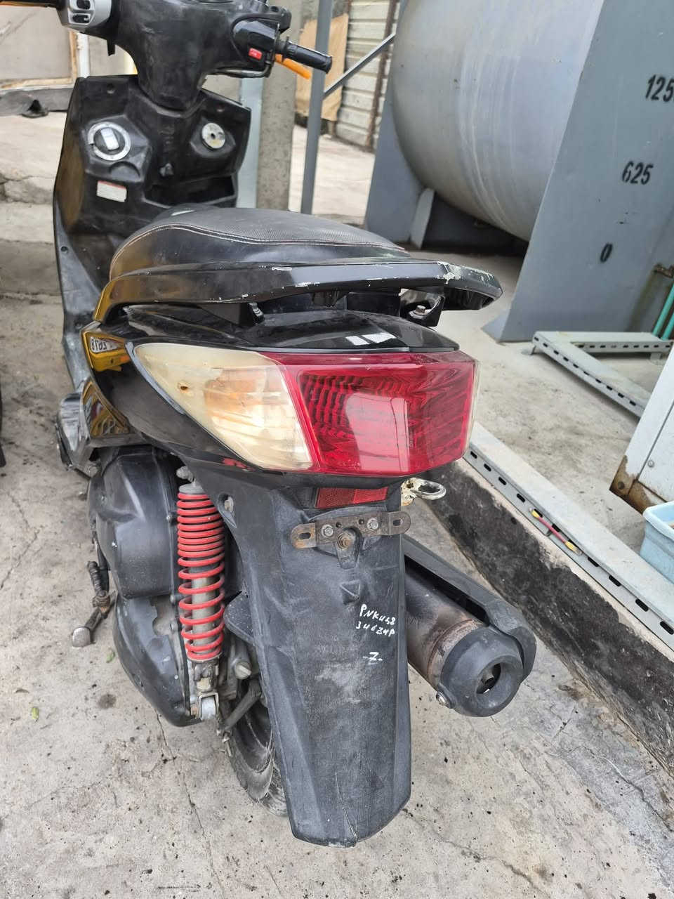 السلام عليكم سكنس فحل  نوزل مكينه ما مفتوحه سعر ٧٠٠ بيها مجال مكاني الغزالية ***********
