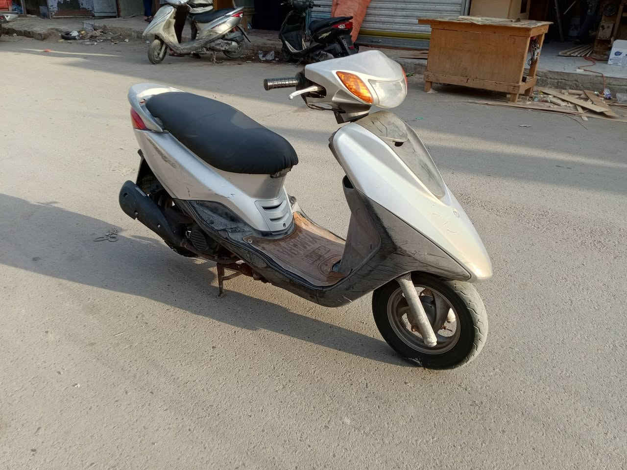 سلام وعليكم اخواني
شباب عدي هاي الدراجة بريز زيرو رمبة كاملة مكملة  السعر 800 وبيها مجال شي قليل 
مكاني بغداد الشعب 
***********
شراي فقط
