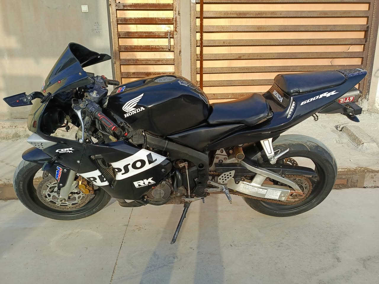 السلام علیكوم اخوان دراجة HONDA CBR 600rr
للبيع او مراوسة بشيء يعجبني محرك مامفتوح موديل 2004 
وياهة منفيس و مكان دراجة كركوك رحيم اوا

رقم موبايل ***********
