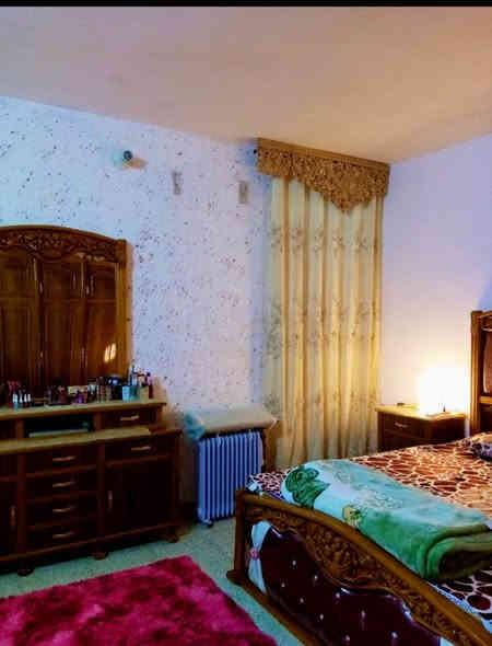 بيت مساحه 180 متر 
طابو ملك صرف 
طابقين. 

وسعره. ب140 مليون وبي مجال 
3 غرف نوم. 
والغرفه الرابعه  ماكامله . 
واستقبال 
وصاله كبيره 
ومطبخ 
وخدمات 
وكراج سياره 

منطقه الانتصار مقابيل مستشفى حماد شهاب قبل مرور الحسينيه 

مكتب الموسوي للعقار 
التصنيع بدايه شارع 25

***********
