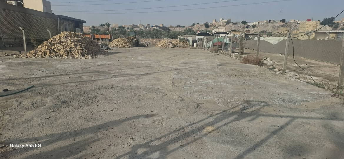 السلام عليكم  ارض للبيع مساحه ٢٧٠٠ متر وجيه ١٧ 
تبعد عن لامام علي ع.   كيلو   

للإستفسار  ***********
