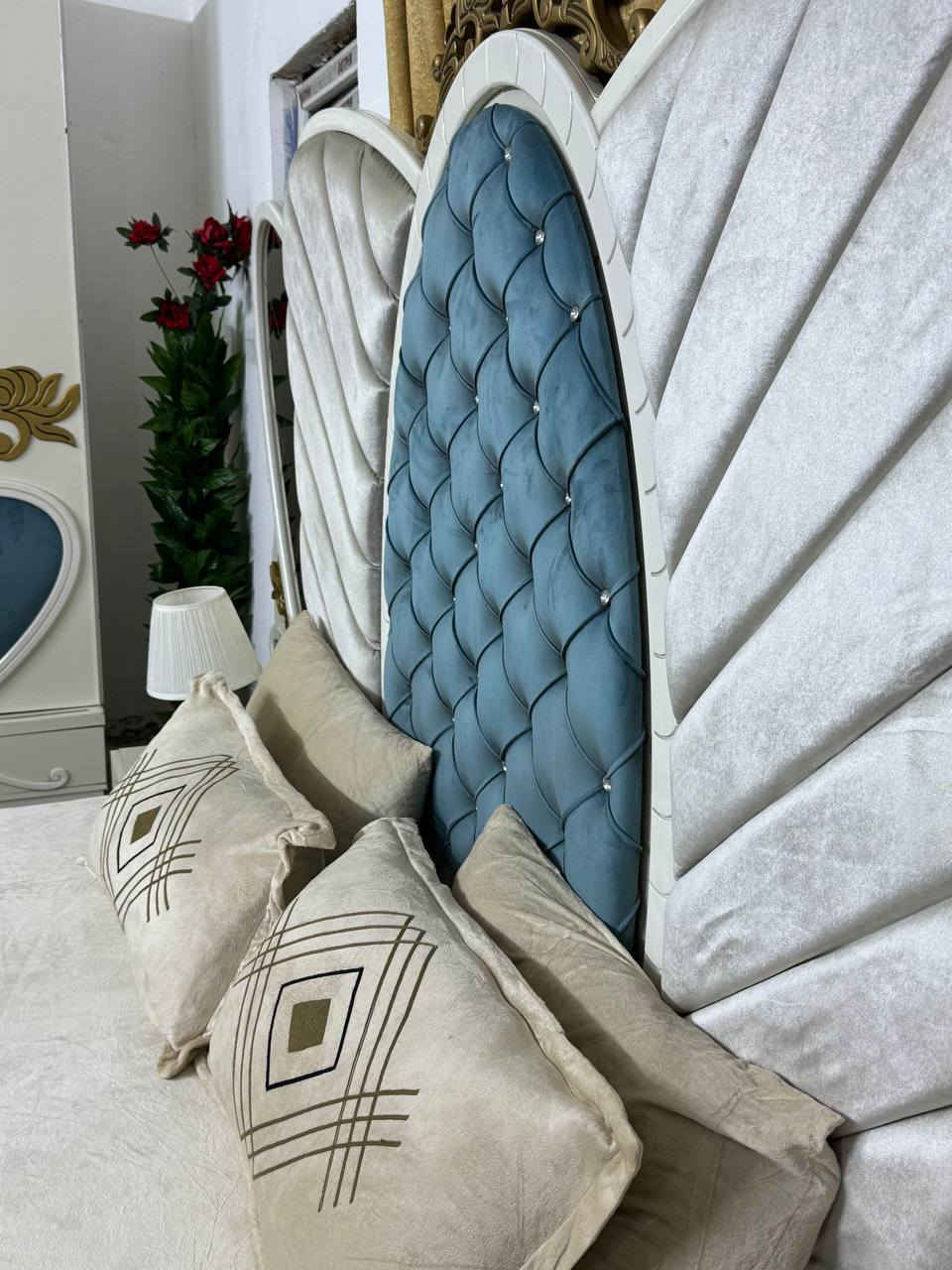 غرفه 9 قطع تركي نظيفه كلش خشب ثقيل سرير مخزن  الاناره والنشرات شغاله ما بيه اي ضرر العنوان بابل المركز م  ***********
