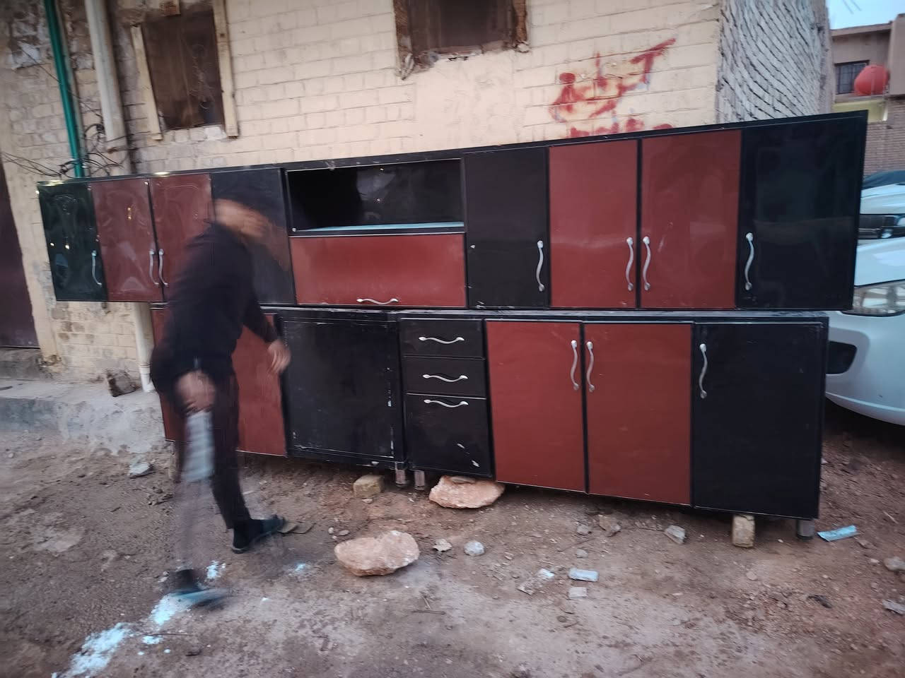 كاونتر نضيف كلش الأرضي ٣متر أو ربع والملحق ٤ مترو ١٥ سانتيم تسكام البيع المكان عل شط يم فرع السيد غازي أو منطقة الكربلا ئي يم المسبح عفك الاستفسار اوتتصل *********** اوحتى العنده مراوس أو بيع چنه حاضرين
