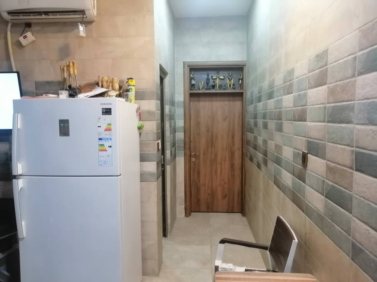 للبييييييييييييييييييع
بيت ١٠٠م ٥ * ٢٠ في الغزالية شارع البدالة مربع رئاسة الوزراء بناء حديث
٢ غرف نوم
٢ صحيات سيراميك اسباني
صاله ومطبخ
المطبخ البارد سيراميك اسباني
منور مطبك سيراميك (مطبخ حار)
٢ مدخل للبيت
سطح وبيتونه
ارضيه مرمر أبواب وشبابيك المنيوم تركي
أبواب داخليه تركيه
باب للصاله قاصه
طرمه
***********
