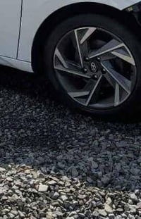 شباب تخم ويلاا وتايرات حجم 17 جدد مال سياره 2025 لبيع مكاني بغداد ‭٠٧٧...