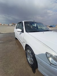 بيجو ٣٠٦ مكفول عدا بارد ب جاملغ ٢٠٠١ تبريد تدفئه كلشي بيها شغال وعليها...