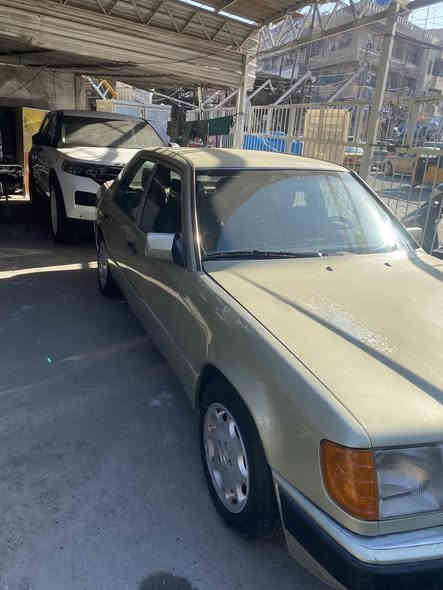 سلامً عليكم عندي مرسيدس دب مديل ١٩٨٦ محدثه ١٩٩١ سياره فول مصبوغه عام الجماليه برغي نقس مابيه 
 
المكان المشتل العسر ٦٥بيهً مجال
تصال على رقم مامتوجد على فيس ***********
