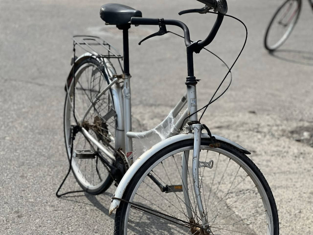 �✨ بايسكل عبد الحليم ✨🚲
🔹 الصنع: ياباني 🇯🇵
🔹 الحالة: نظيف وجاهز للاستخدام

📌 المواصفات:
✔️ البريك شغال
✔️ 
✔️ التايرات + الجوب جدد 🆕

✔️ هيكل قوي يتحمل الاستخدام اليومي

✔️ بي حامل خلفي (للتحميل)

💯 مناسب للمشاوير اليومية أو التوصيل

💰 السعر: 50,000 دينار عراقي بي مجال


**إذا كنت صاحب هذا الإعلان وتريد حذفه لأي سبب، رجاءا أرسل رسالة إلى الدعم الفني**