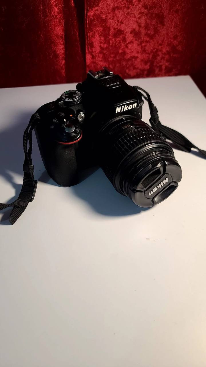 كامره نيكون D5300 📷
 شاشه قلاب كامرا جديده لوك الكامره ✅
 رام 16 كيكا مع شاحنه و بطاريه اصليه 🔋
مكاني بغداد حي تونس *********** ☎️
