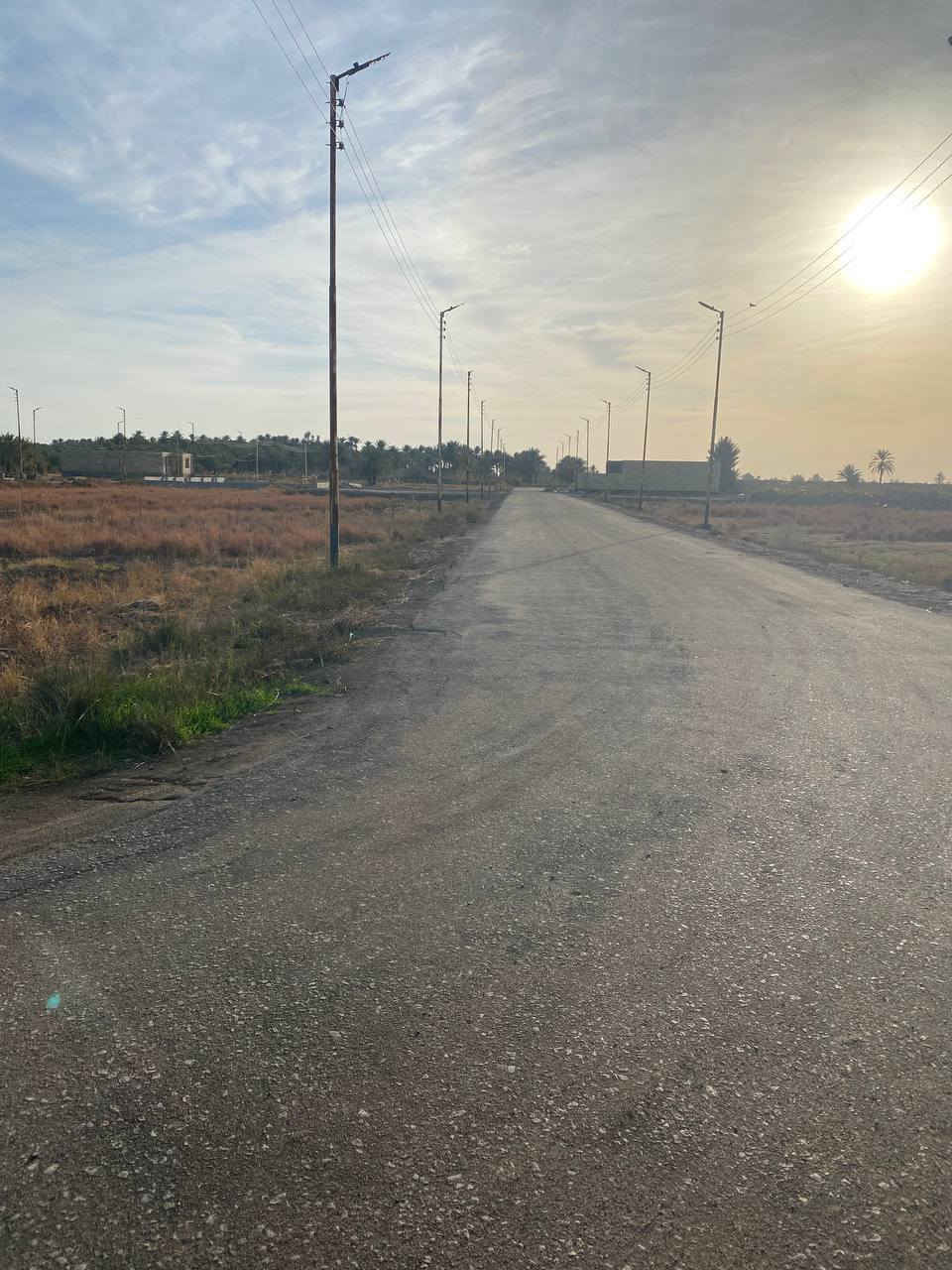 قـطعه ارض للبيع
المساحه 400...متر 
تريد 300متر عادي ابيعلكك 
ركـن ع شارعين كبال هور جبور
مجمـع الصادق 
تبعد عن شارع العالم 100متر
‏‪0781 508 3576‬‏
