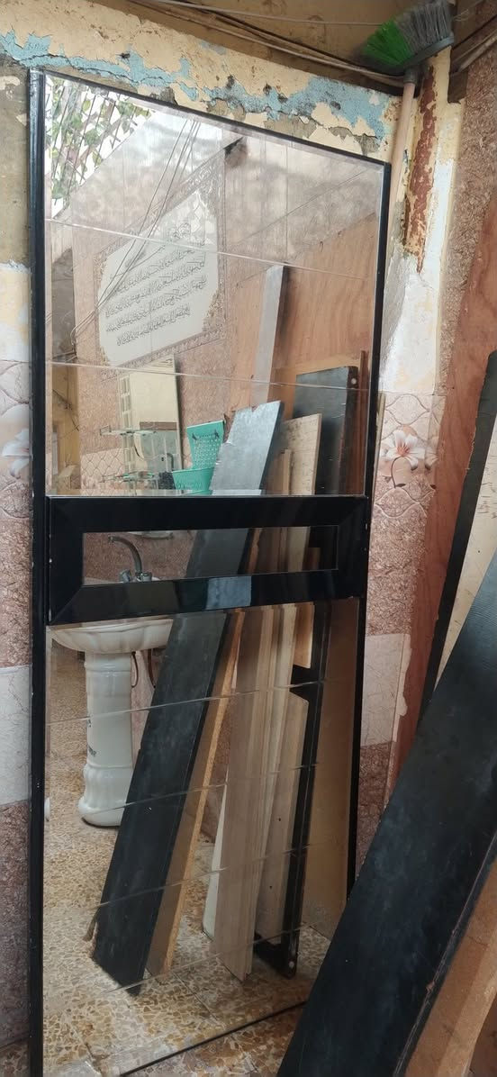 غرفه تركي مفلشه  يردلها تصليح كامل للبيع مكان وادي حجر بسعر مناسب جدأ ***********
