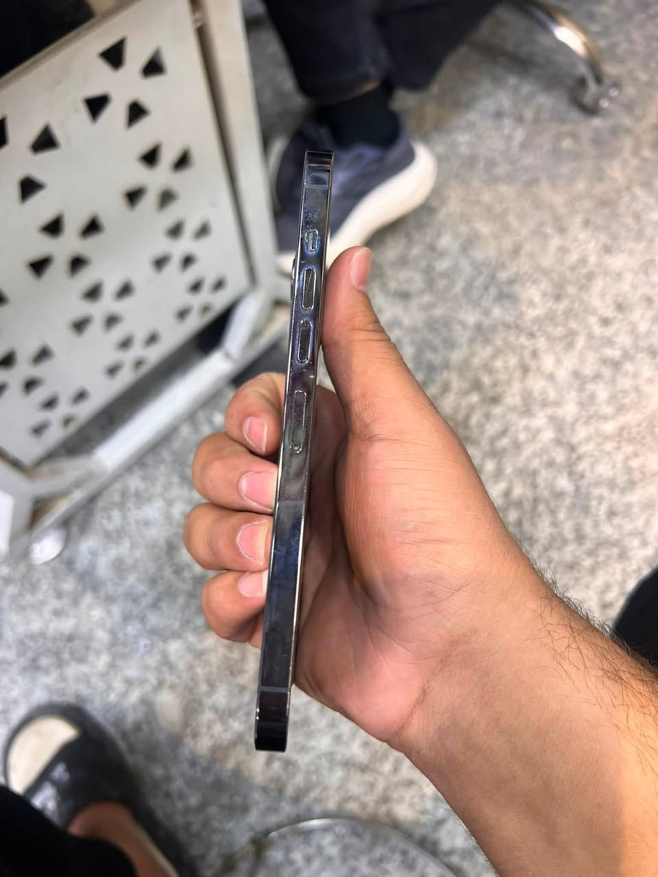 13 Pro Max
ذاكره 256
بطاريه 72
ضهر مفطور من فوك 
سعره 650 و بي مجال 
***********
