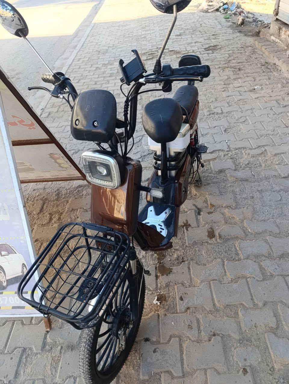 السلام عليكم 
دراجه شحن بصمه ريمونت وجوزه جديده واستخدام قليل جانت متروكه بدلت تخم باتريات جديده البارحه نظيفه وحلوه ولونه حلو السعر 300 وبيه مجال بسيط ***********
