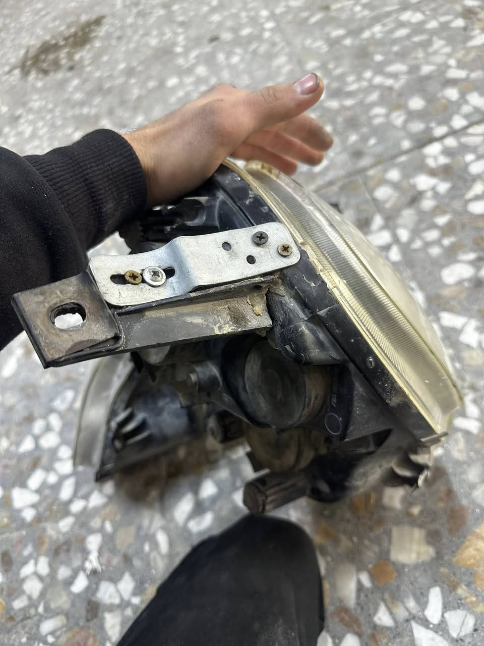 مازدات
نظيفه بس تك مكسوره اذانه
الباقي جديد
٨٥ الف زوج
حله شارع ٨٠ مقابل العاب ارض بابل 
***********
