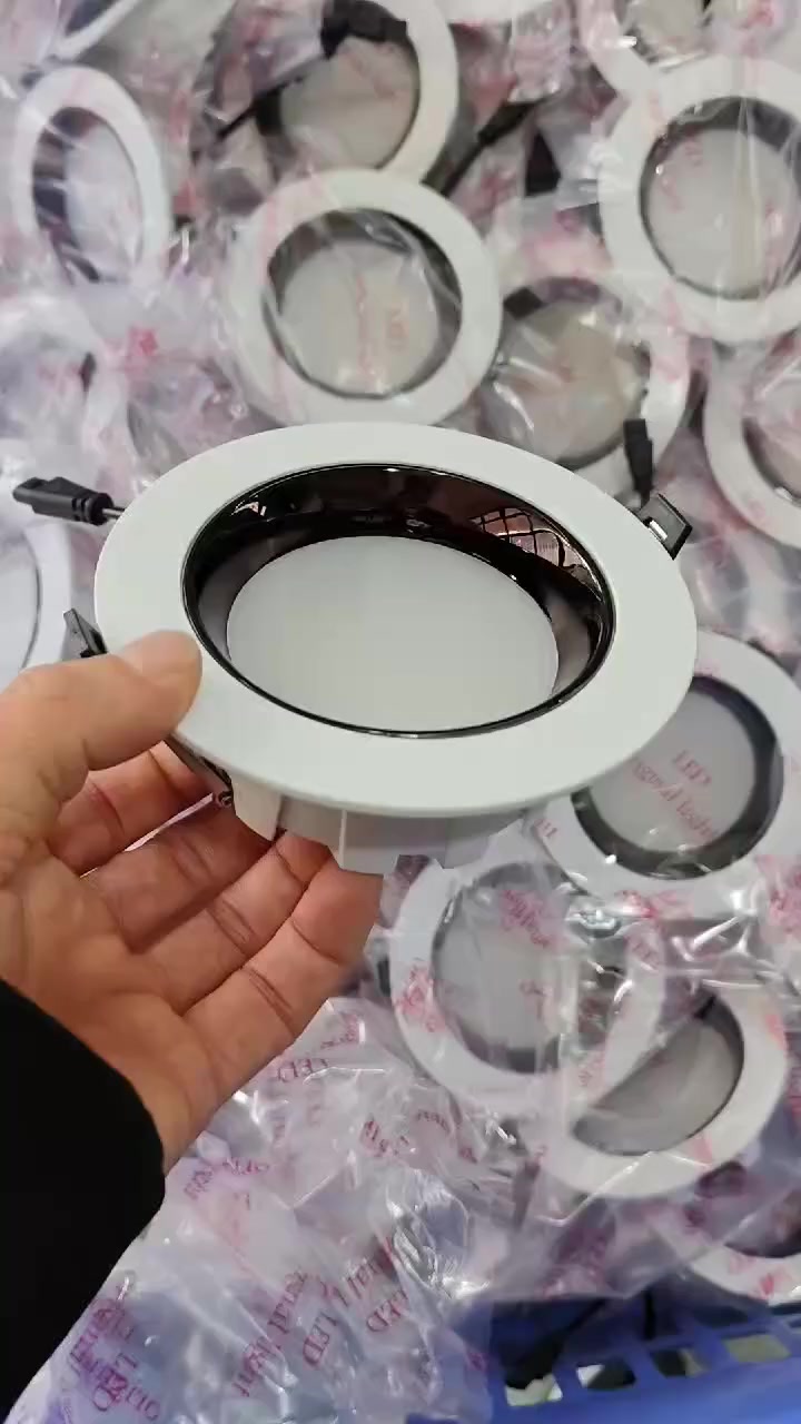 Hot selling Langqing model down light.
Aluminum body. One color/3color/4cct


**إذا كنت صاحب هذا الإعلان وتريد حذفه لأي سبب، رجاءا أرسل رسالة إلى الدعم الفني**