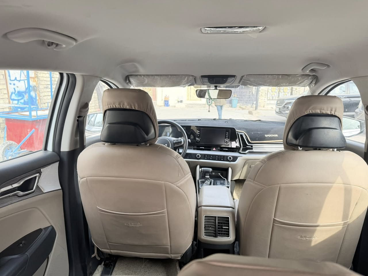 سلام عليكم سياره سبورتج 2022 سياره نضيفه مشايه ٥٠الف حقيقي سياره بيه باب صبغ بدون دواخل بيه طحه صغيره جدا على كد اضفر بل بنيد 
السعر١٩٨
رقم الهاتف ***********
